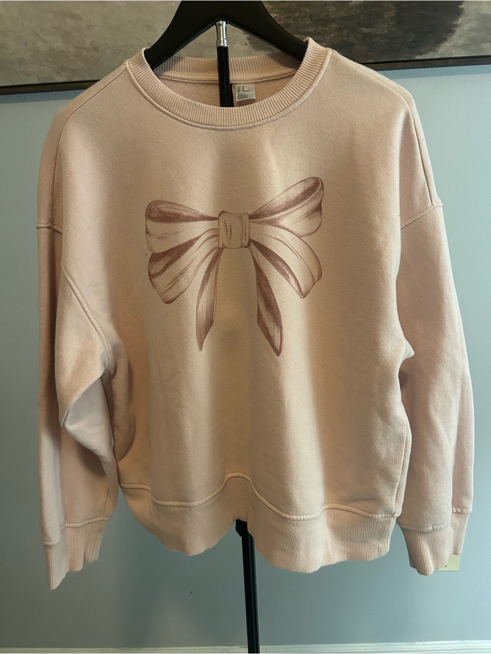 Divided H&M Women's Light Pink Bow Graphic Sweatshirt